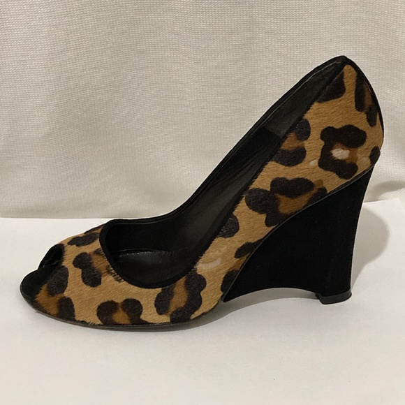 Gorgeous Wedge Leopard Print Stuart Weiztman heels Size 6 - Picture 2 of 11